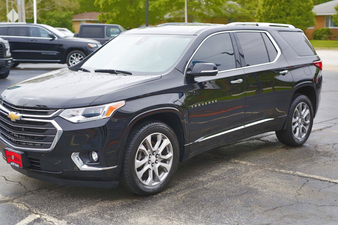 Used 2018 Chevrolet Traverse Premier w/ Driver Confidence II Package FWD image 3