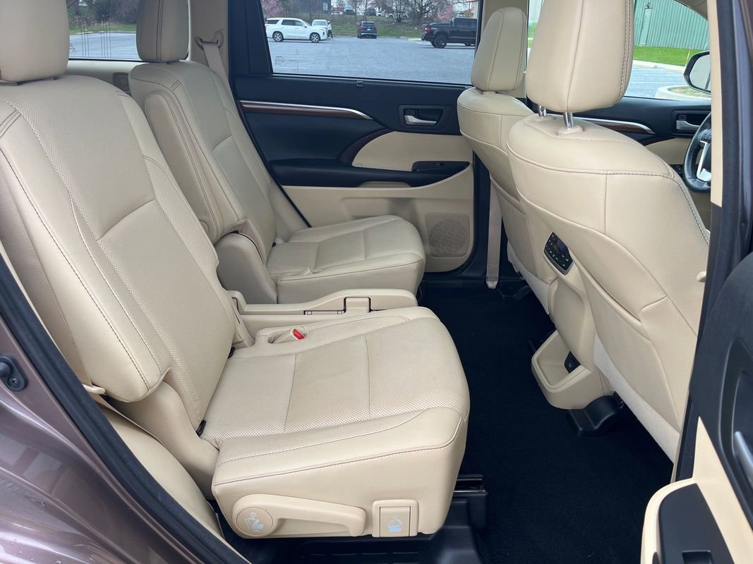 Used 2018 Toyota Highlander Limited Platinum AWD/4WD image 30