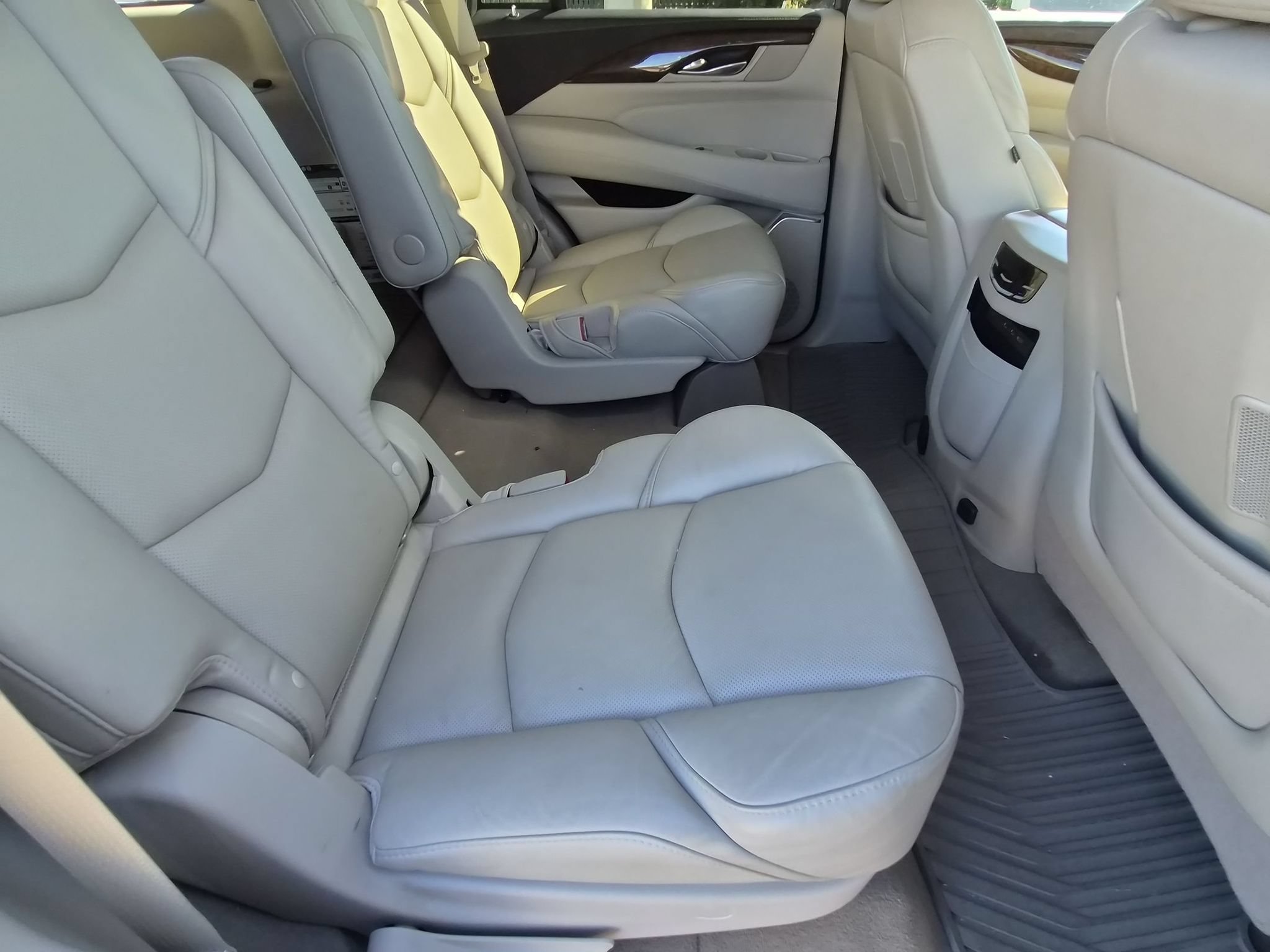 Used 2018 Cadillac Escalade Luxury RWD image 19