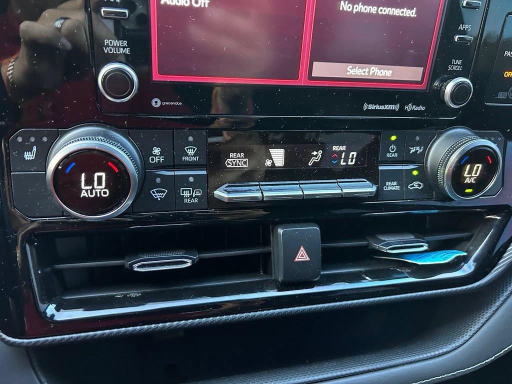 Used 2022 Toyota Highlander XSE FWD image 28