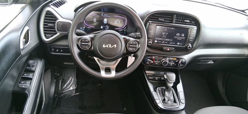 Used 2023 Kia Soul LX w/ Option Group 015 FWD image 16