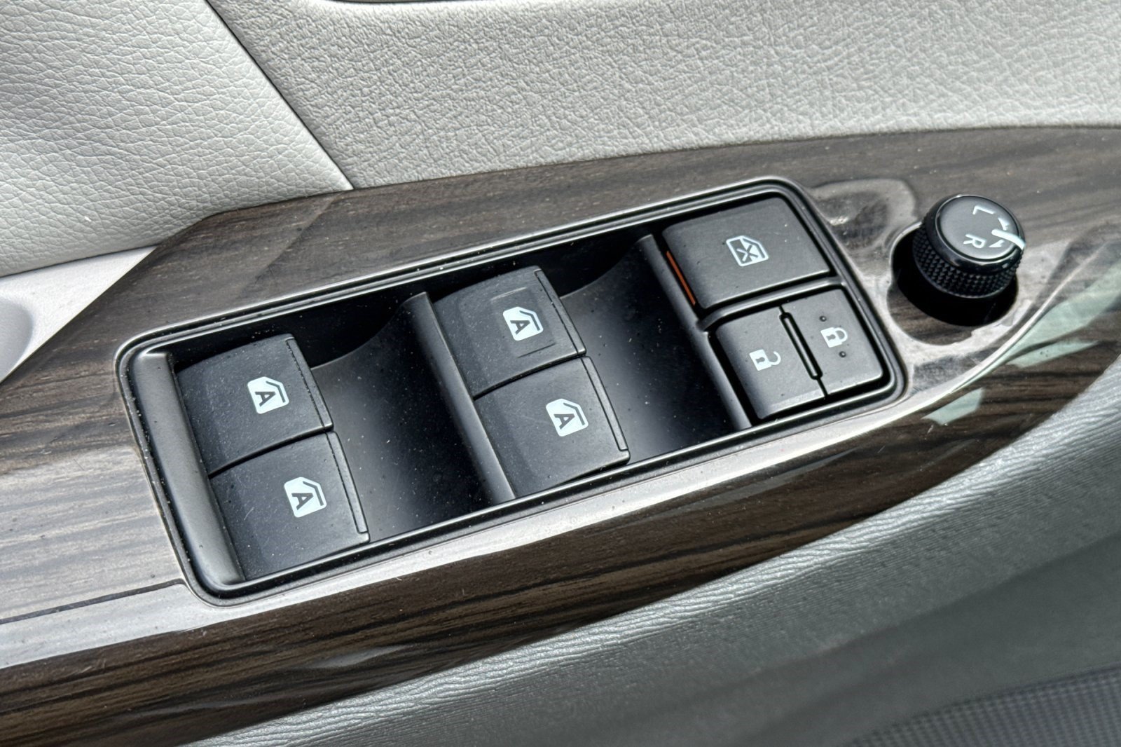 Used 2018 Toyota Sienna XLE w/ XLE Navigation Package FWD image 13