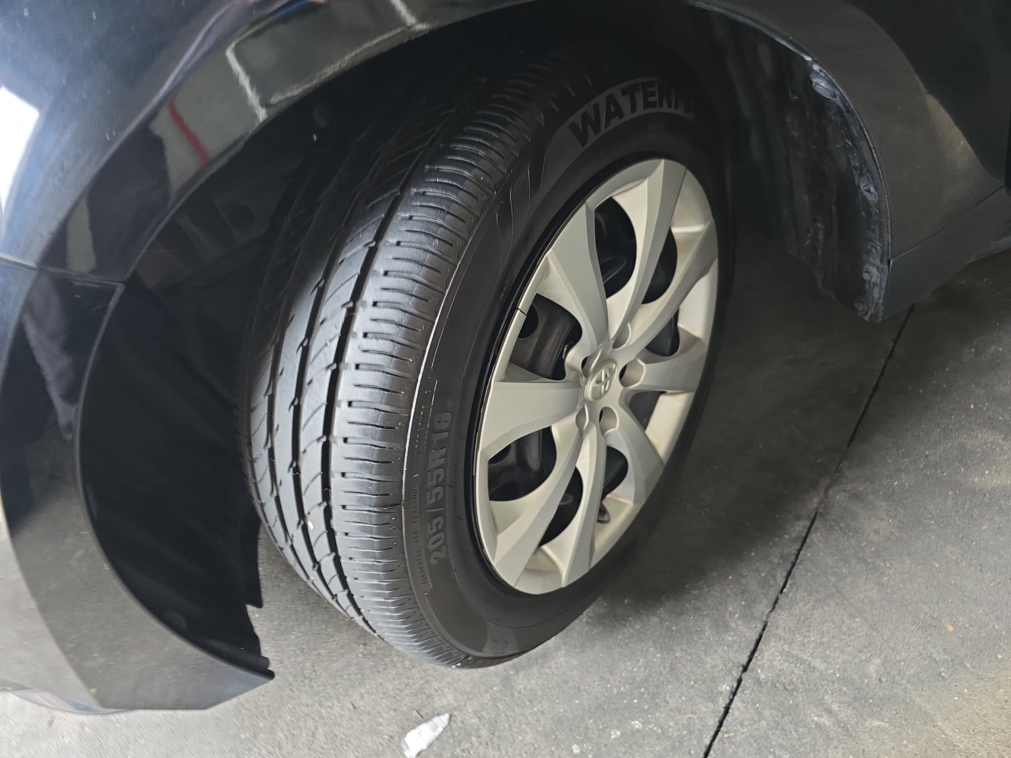 Used 2025 Toyota Corolla LE FWD image 32