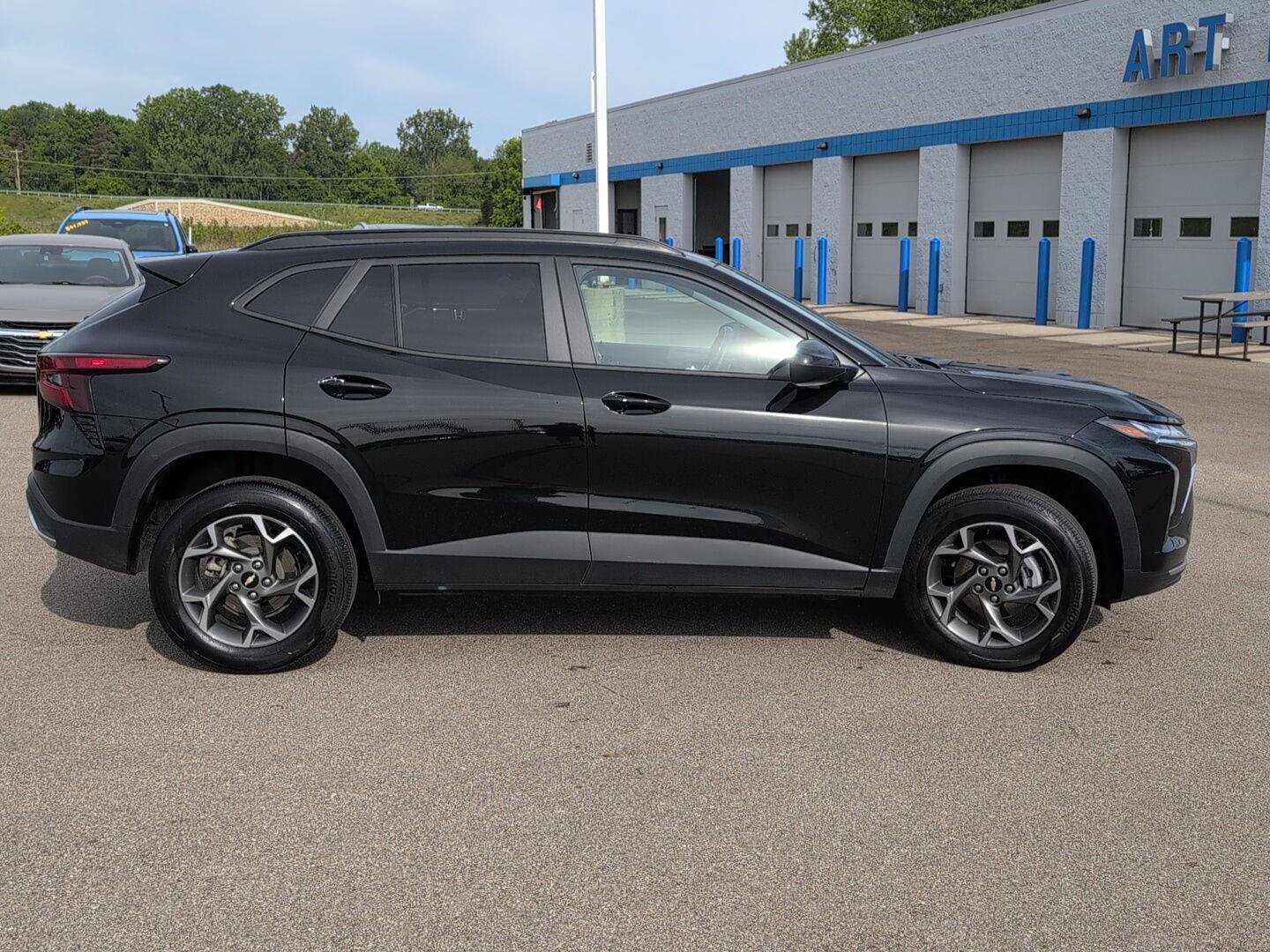 Used 2025 Chevrolet Trax LT w/ LT Convenience Package FWD image 10
