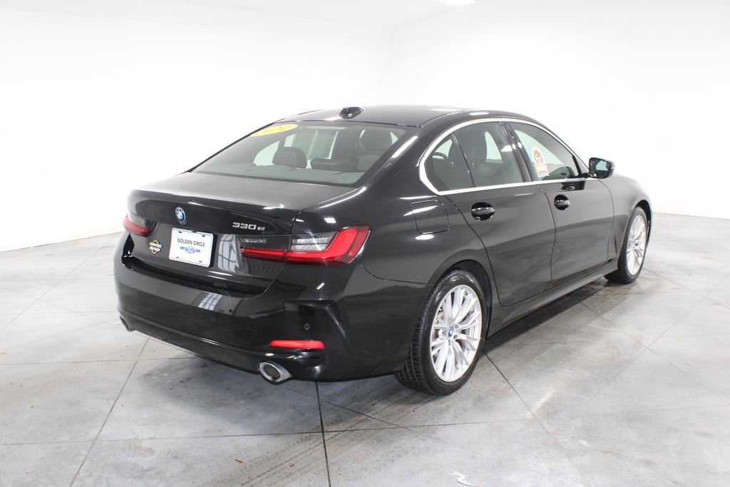 Used 2024 BMW 330e image 9