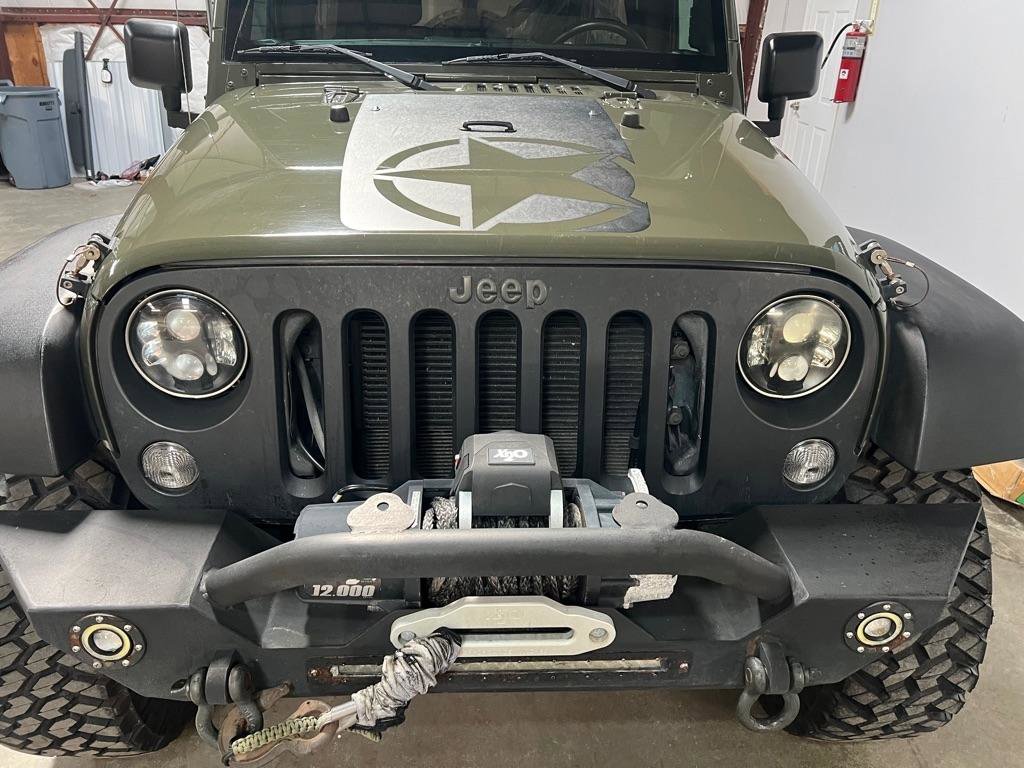 Used 2015 Jeep Wrangler Unlimited Rubicon w/ Connectivity Group image 10