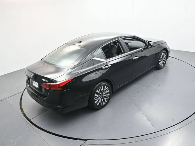 Used 2025 Nissan Altima 2.5 SV FWD image 39