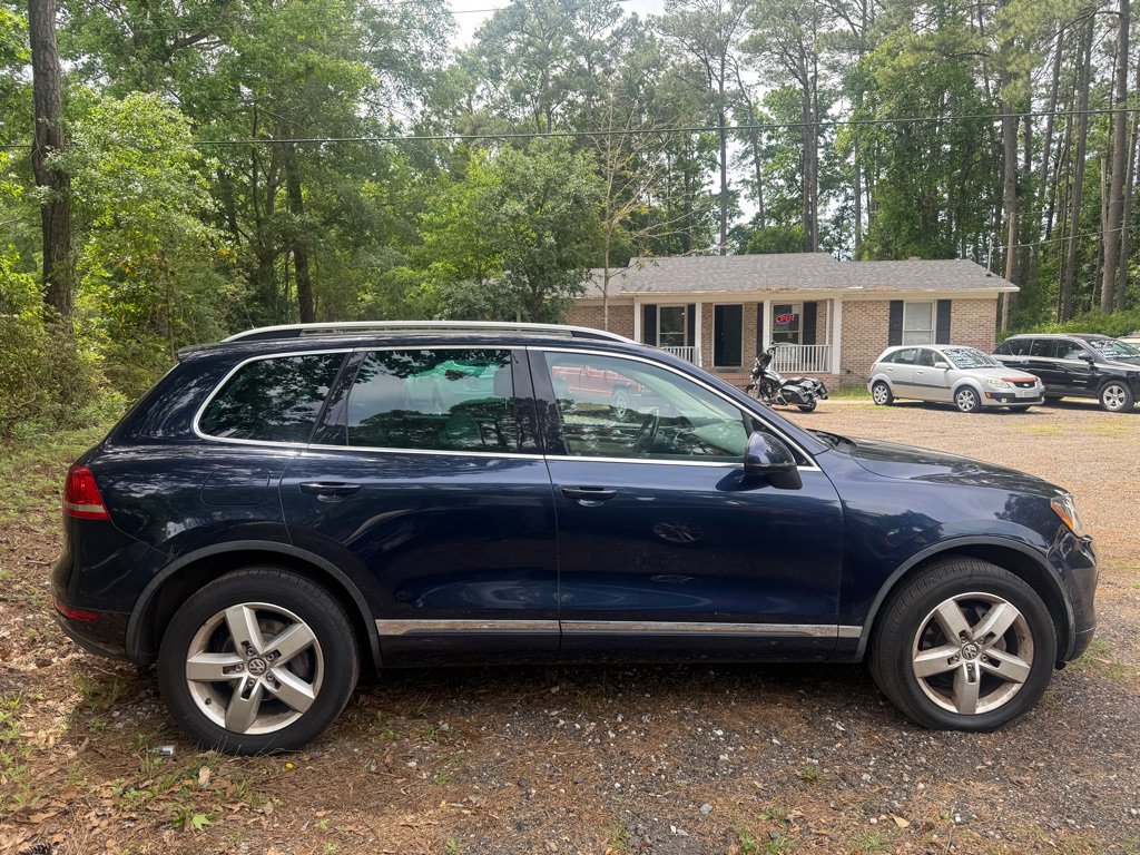 Used 2011 Volkswagen Touareg TDI AWD/4WD image 7
