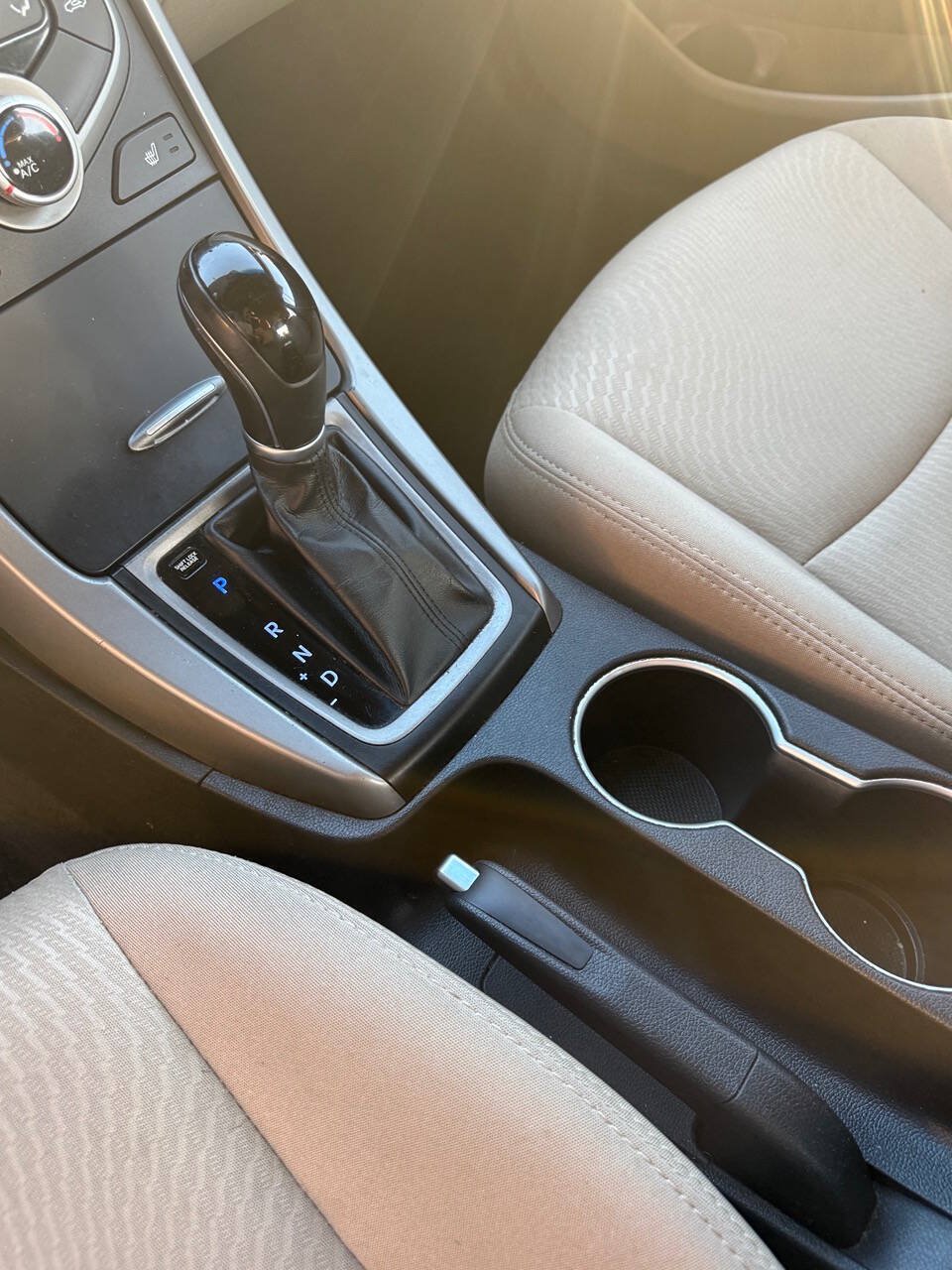 Used 2016 Hyundai Elantra Value Edition FWD image 26