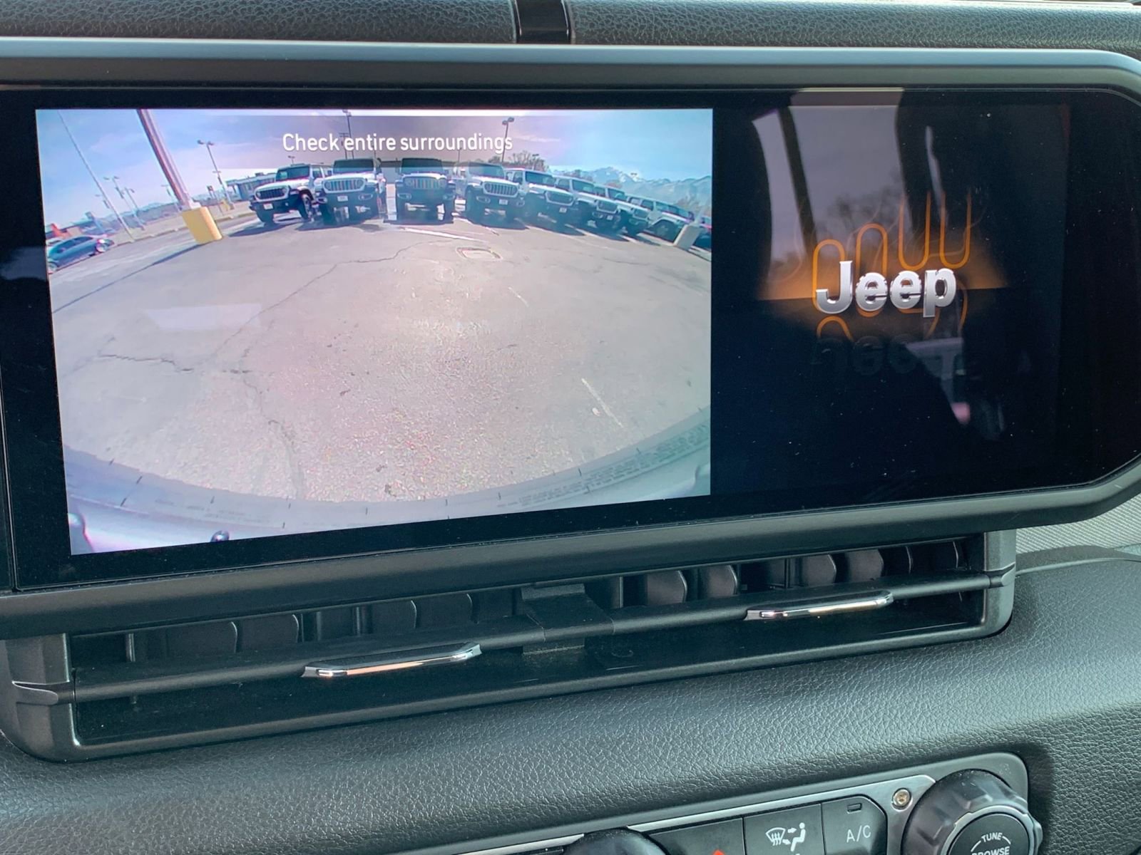 Used 2025 Jeep Wrangler Sport S image 23