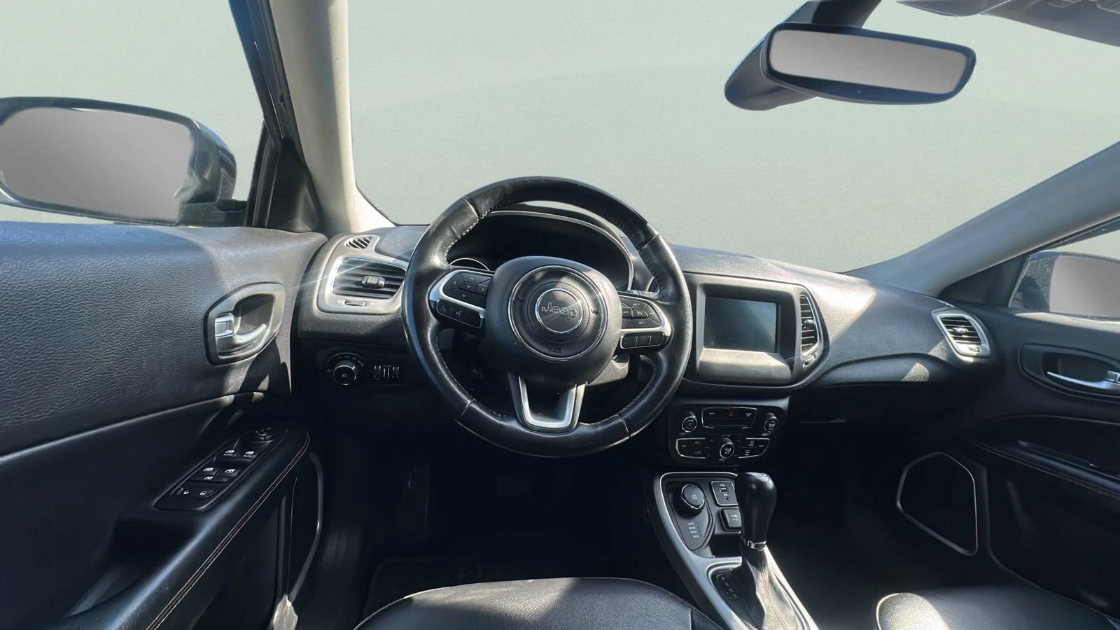 Used 2018 Jeep Compass Latitude w/ Popular Equipment Group AWD/4WD image 19