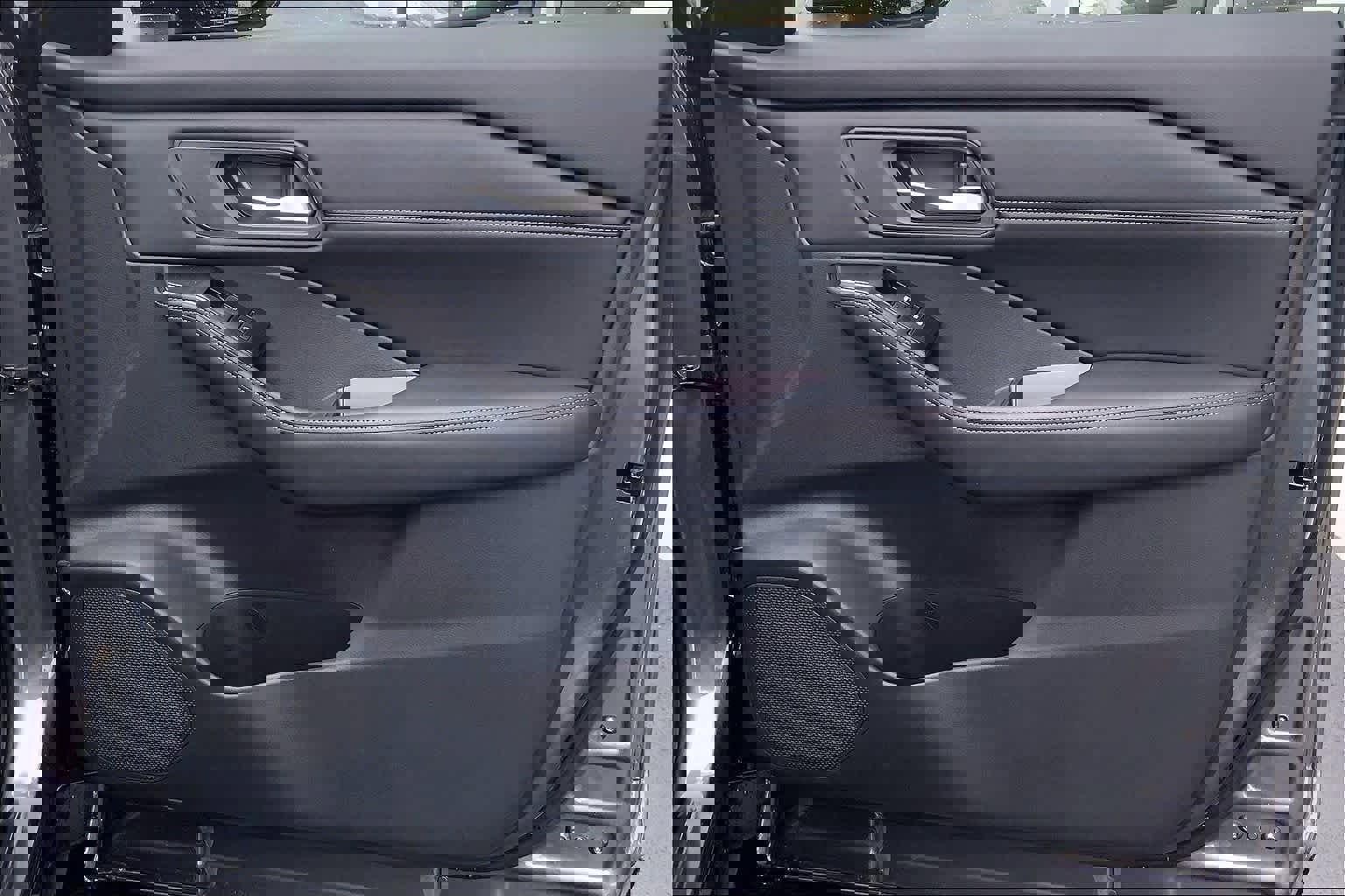 Used 2025 Nissan Rogue SV w/ SV Premium Package image 25