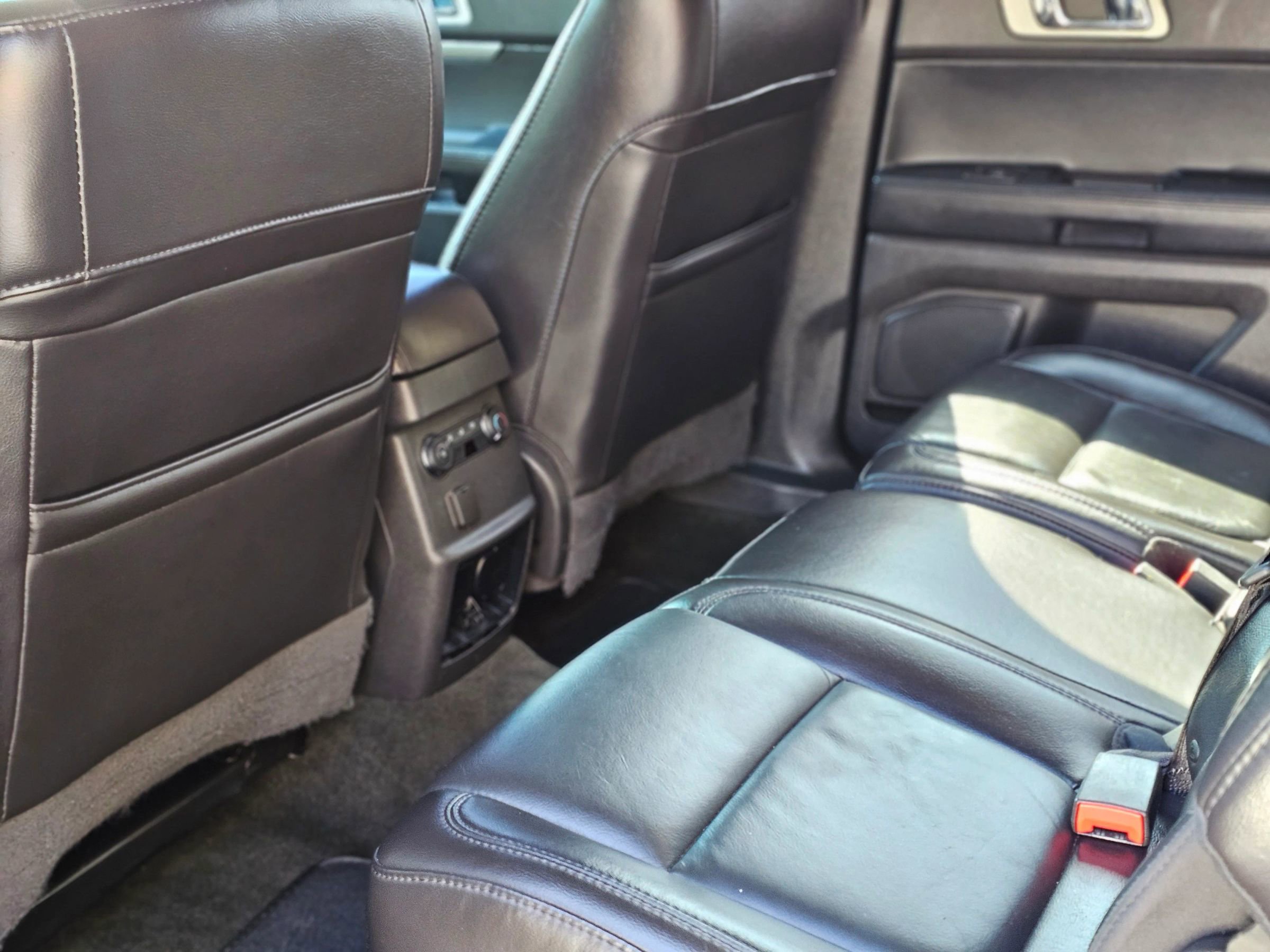 Used 2014 Ford Explorer XLT w/ Equipment Group 202A image 10