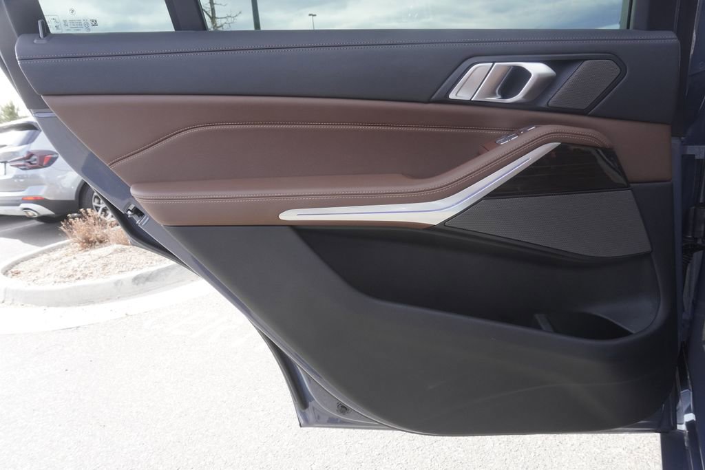 Used 2023 BMW X7 xDrive40i w/ Premium Package image 28