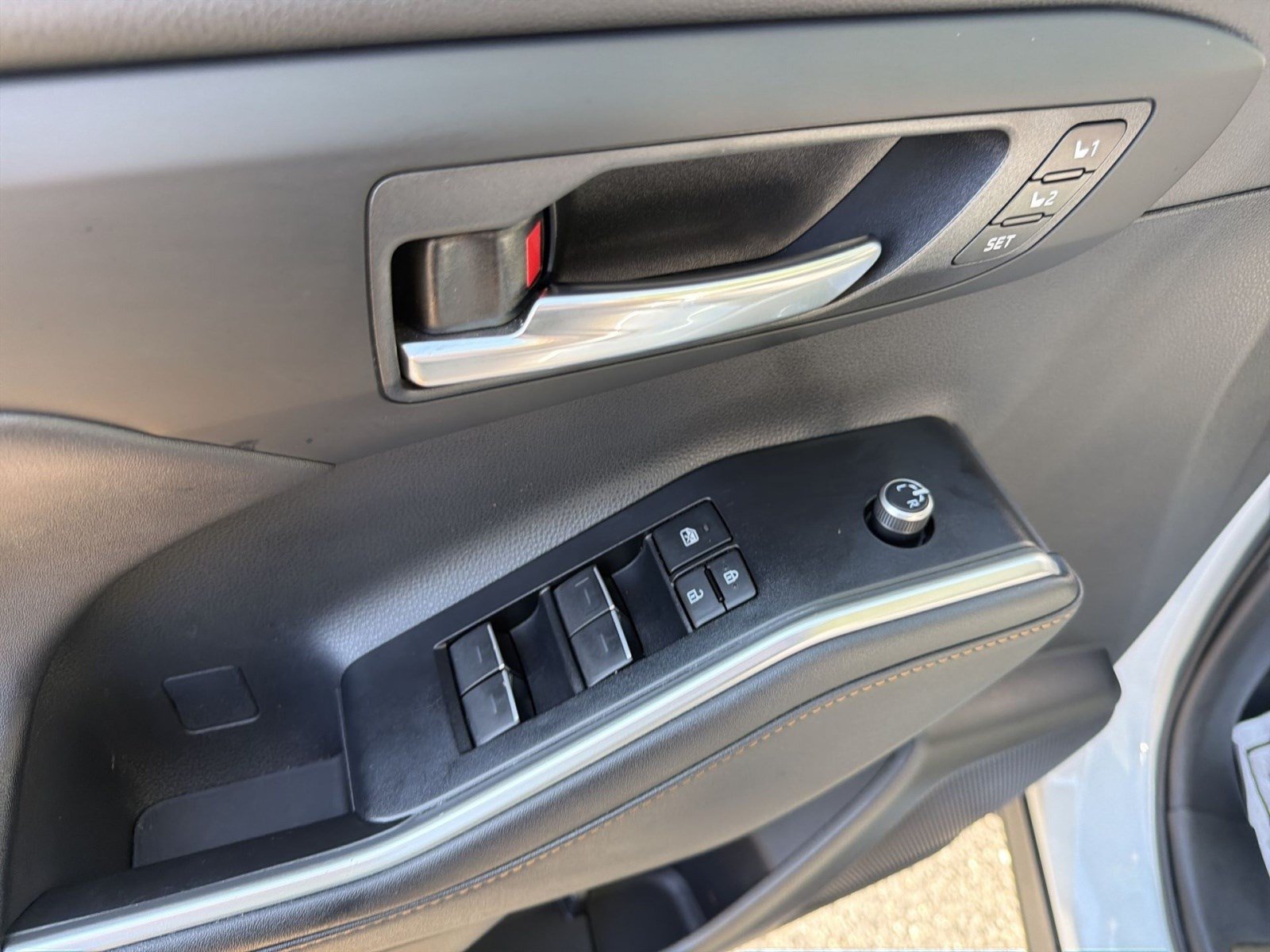 Used 2023 Toyota Highlander Bronze Edition AWD/4WD image 15