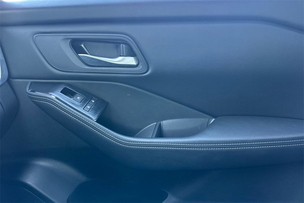 Used 2024 Nissan Rogue SV image 21