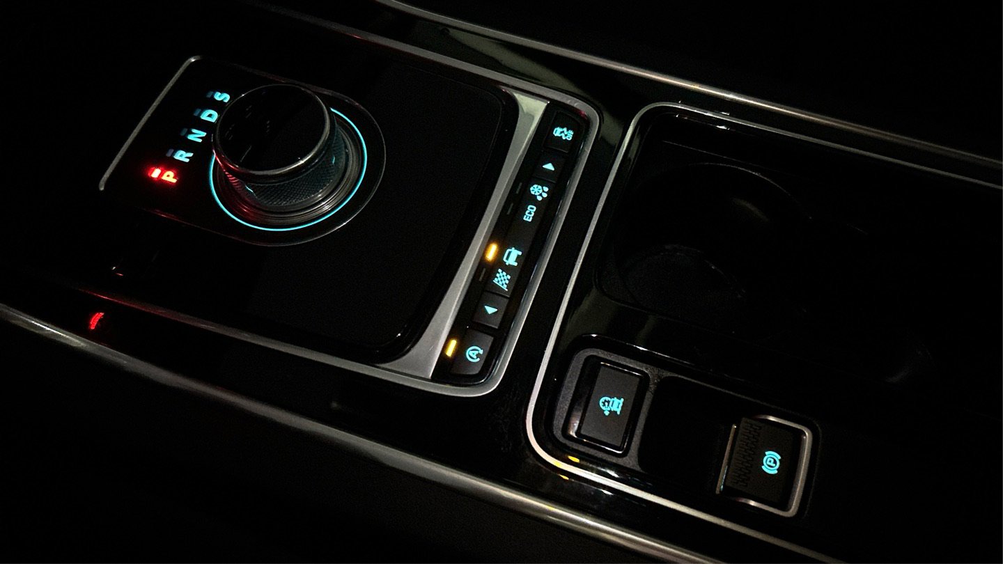 Used 2016 Jaguar XF Premium image 36