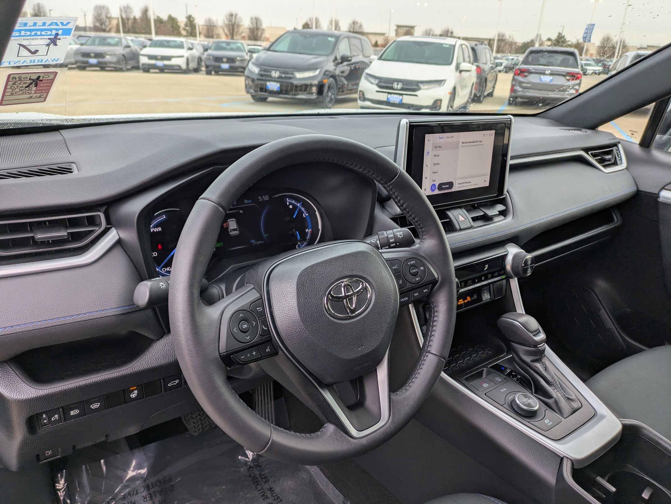 Used 2023 Toyota RAV4 SE w/ Convenience Package image 10