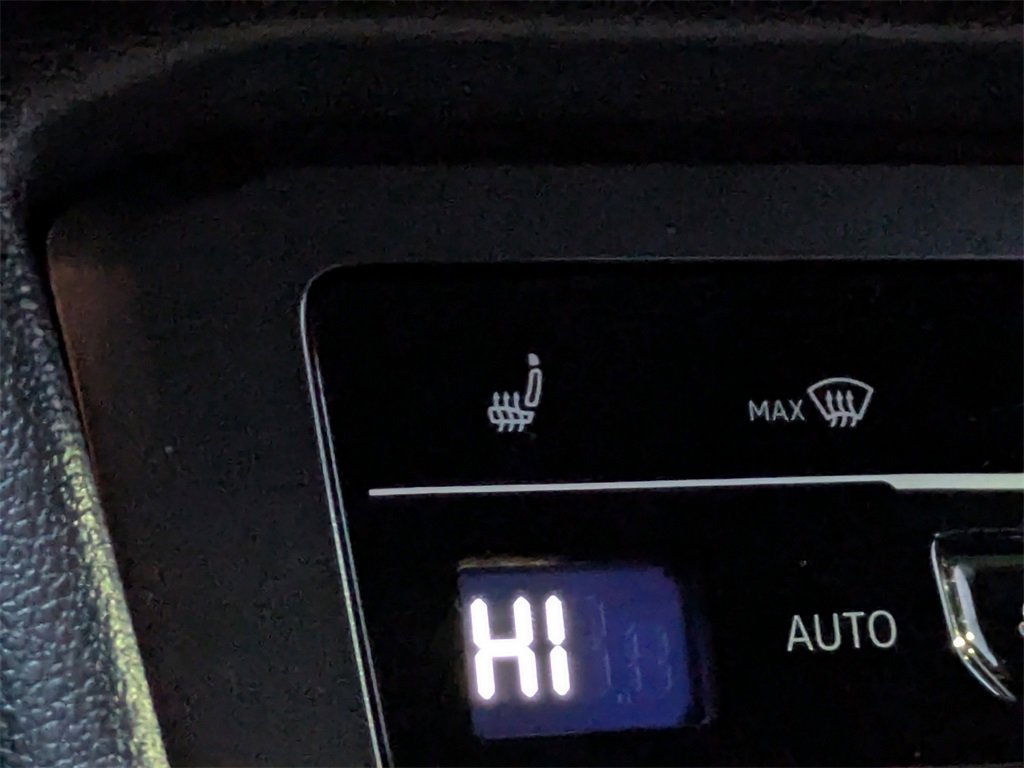 Used 2024 Volkswagen Tiguan SE R-Line image 24