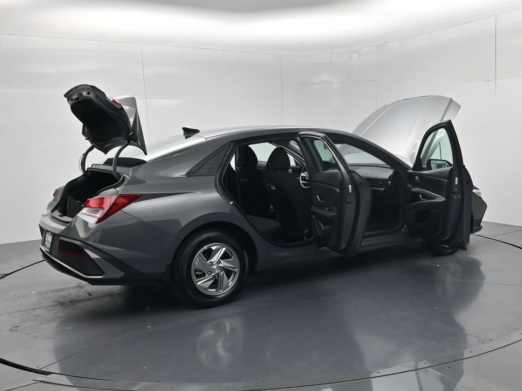 Used 2025 Hyundai Elantra SE FWD image 52