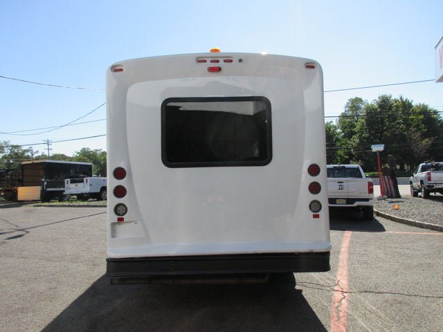 Used 2022 Chevrolet Express 3500 w/ Shuttle Bus Package RWD image 29
