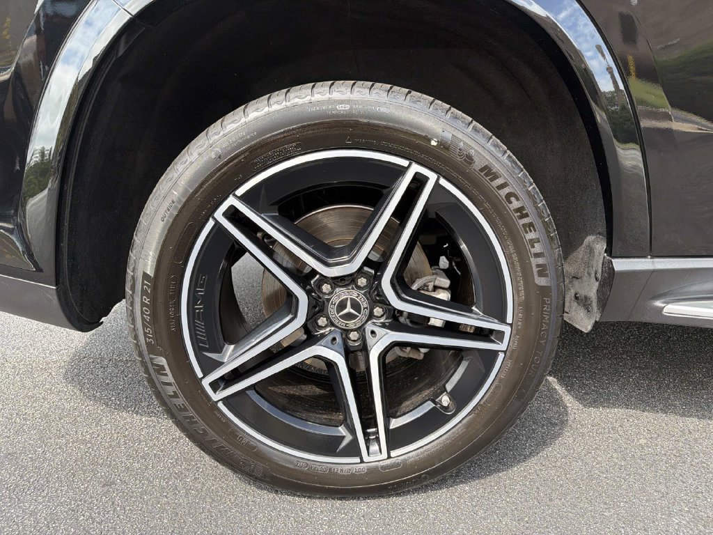Used 2025 Mercedes-Benz GLS 450 4MATIC w/ AMG Line Exterior image 27