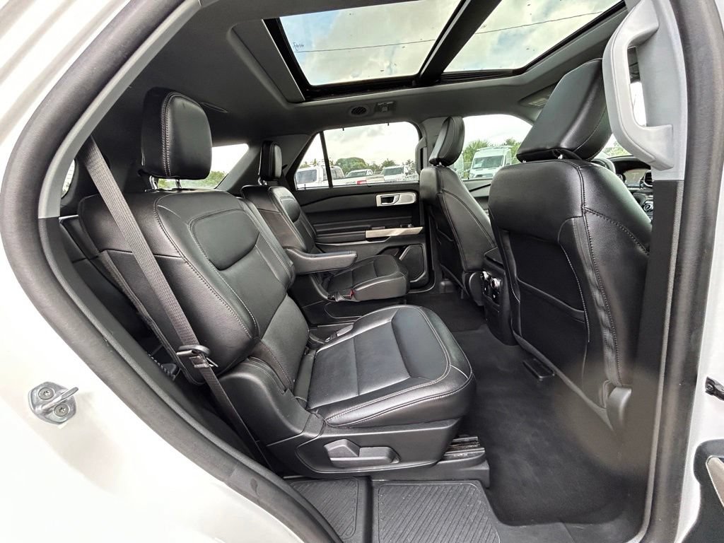 Used 2024 Ford Explorer Limited w/ Limited Technology Package RWD image 30