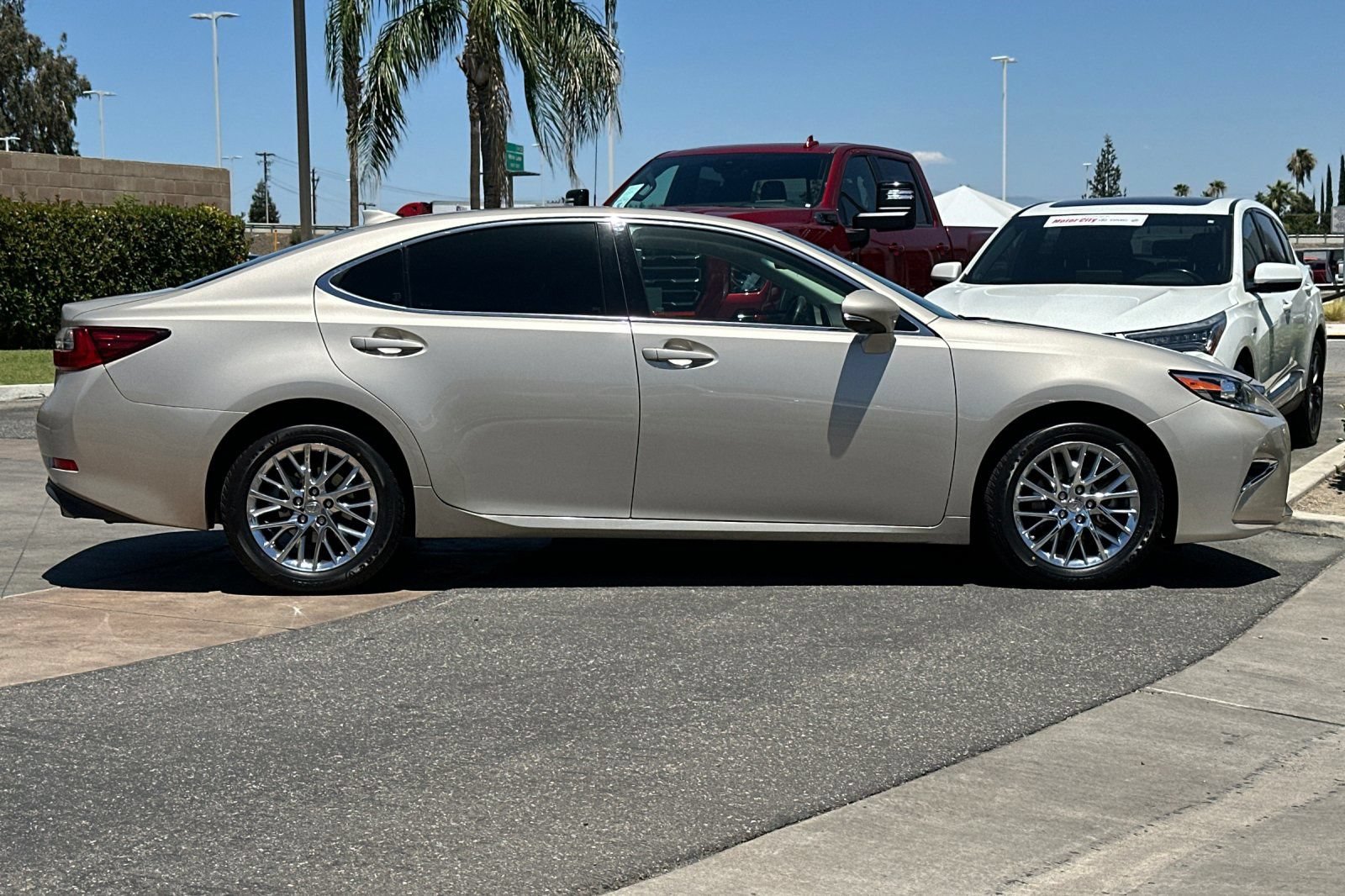 Used 2018 Lexus ES 350 w/ Premier Package FWD image 3