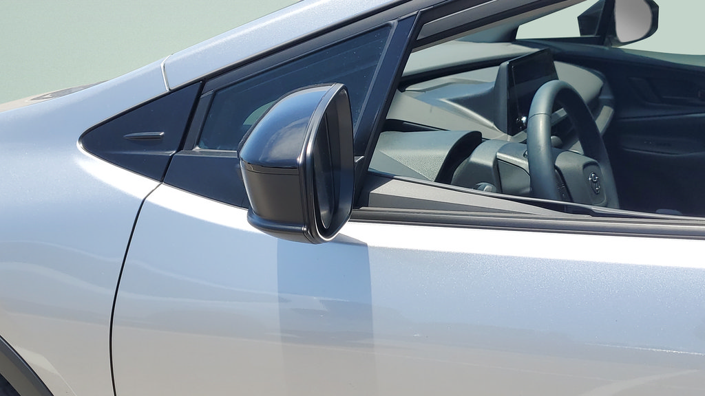 Used 2025 Toyota Prius LE FWD image 27