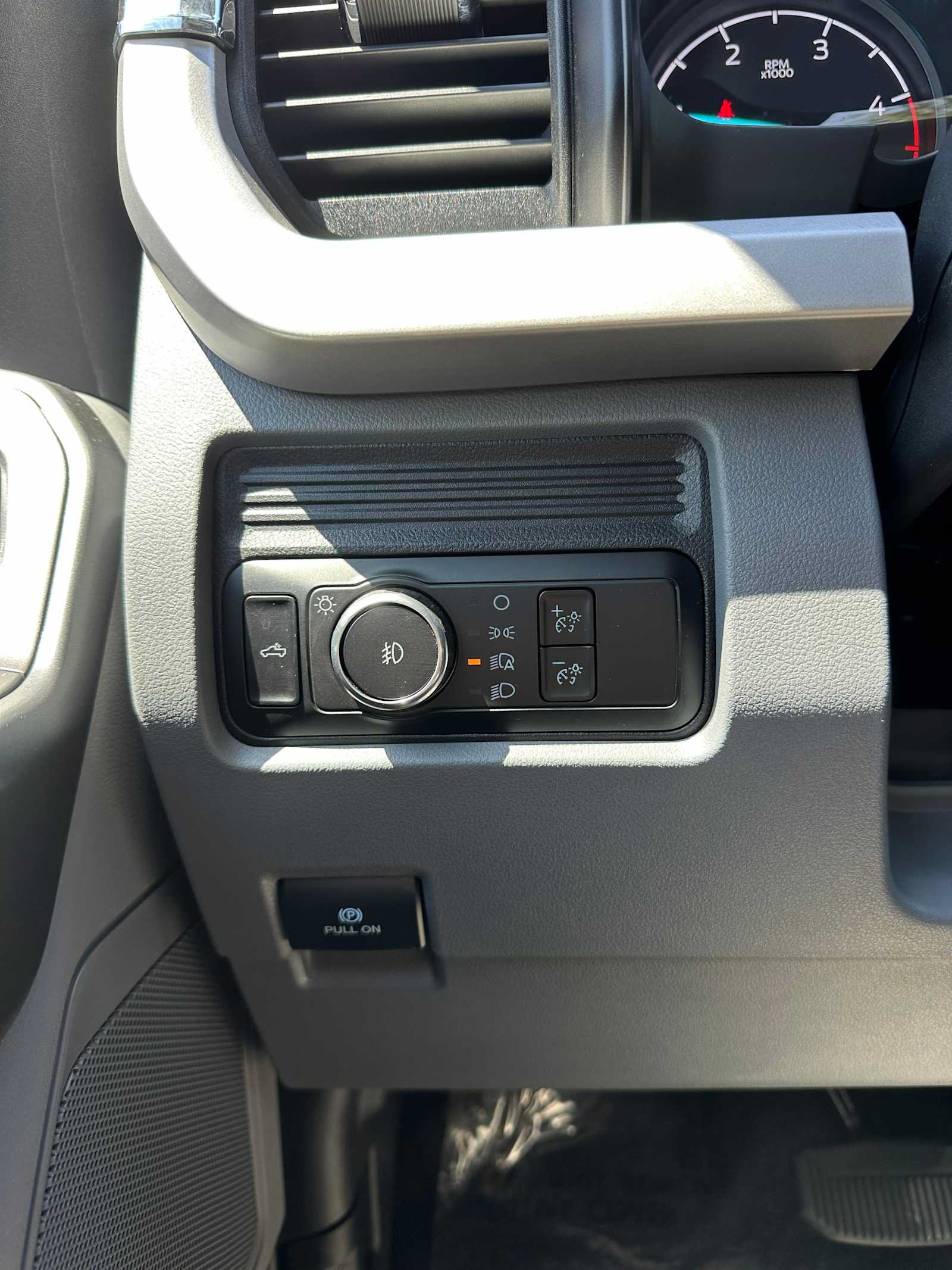 Used 2025 Ford F350 XLT AWD/4WD image 9