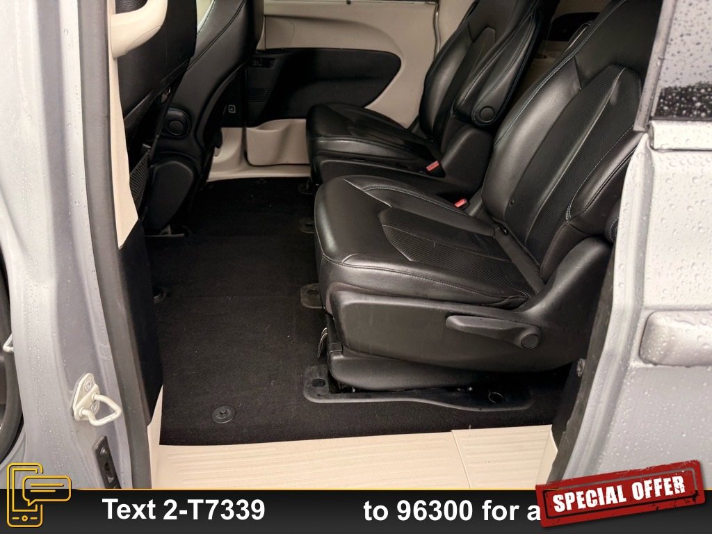 Used 2021 Chrysler Pacifica Touring-L image 14