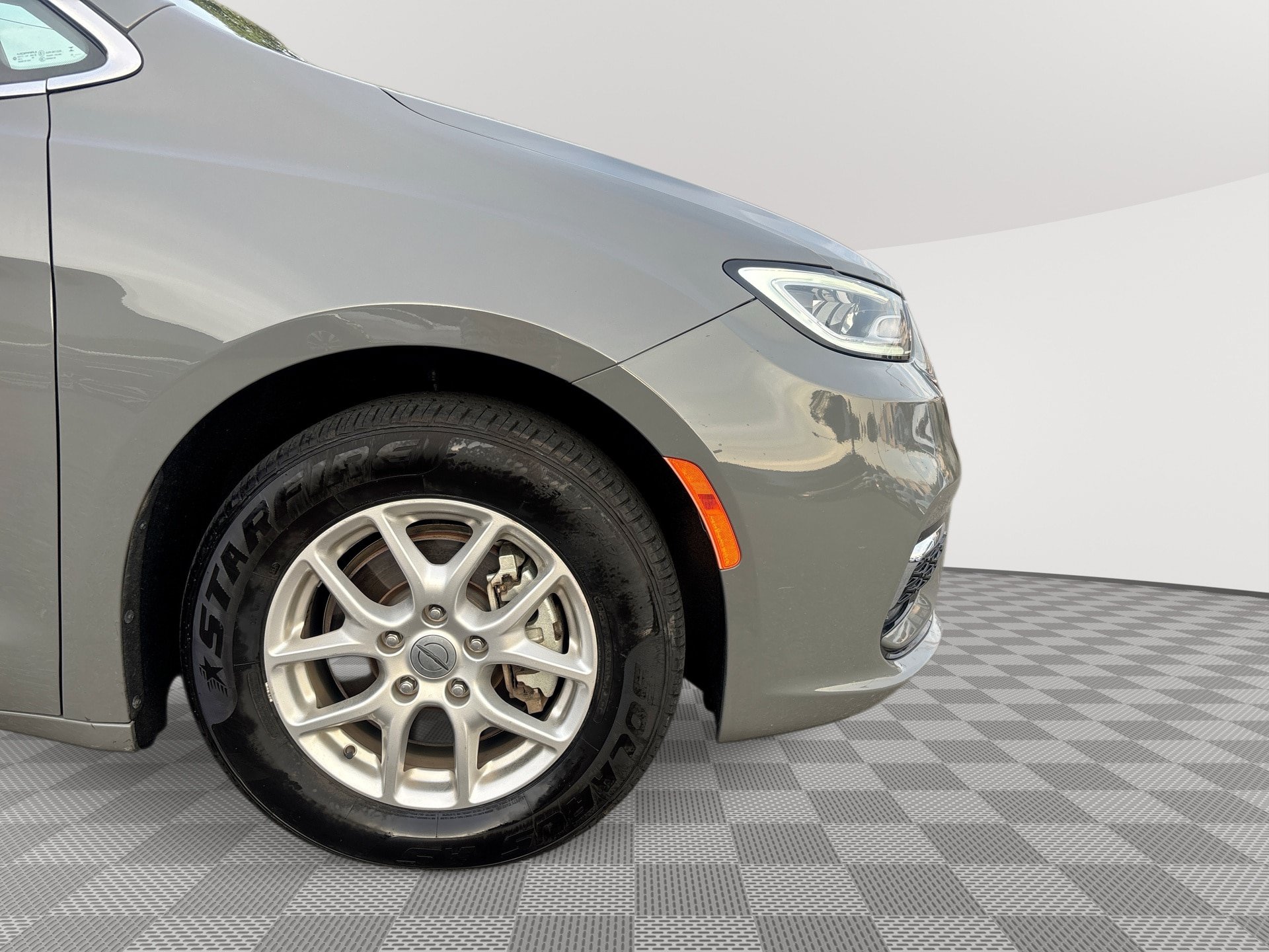 Used 2025 Chrysler Pacifica Select FWD image 30