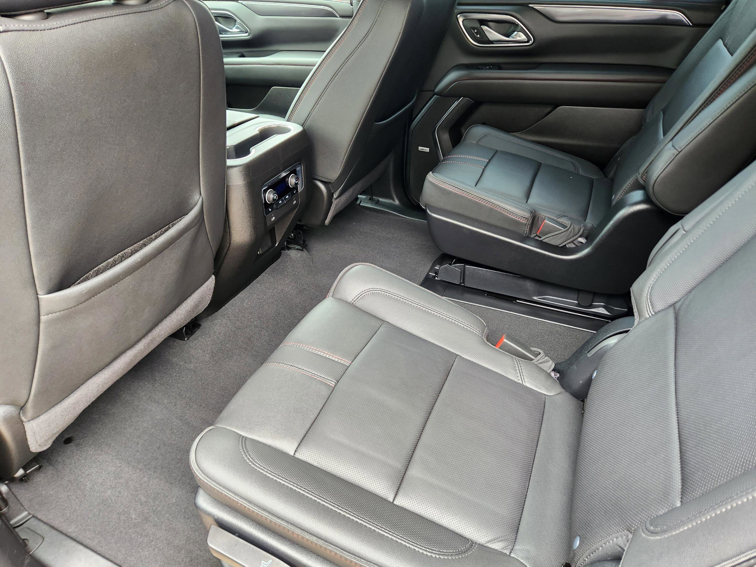 Used 2024 Chevrolet Suburban RST w/ Luxury Package AWD/4WD image 24