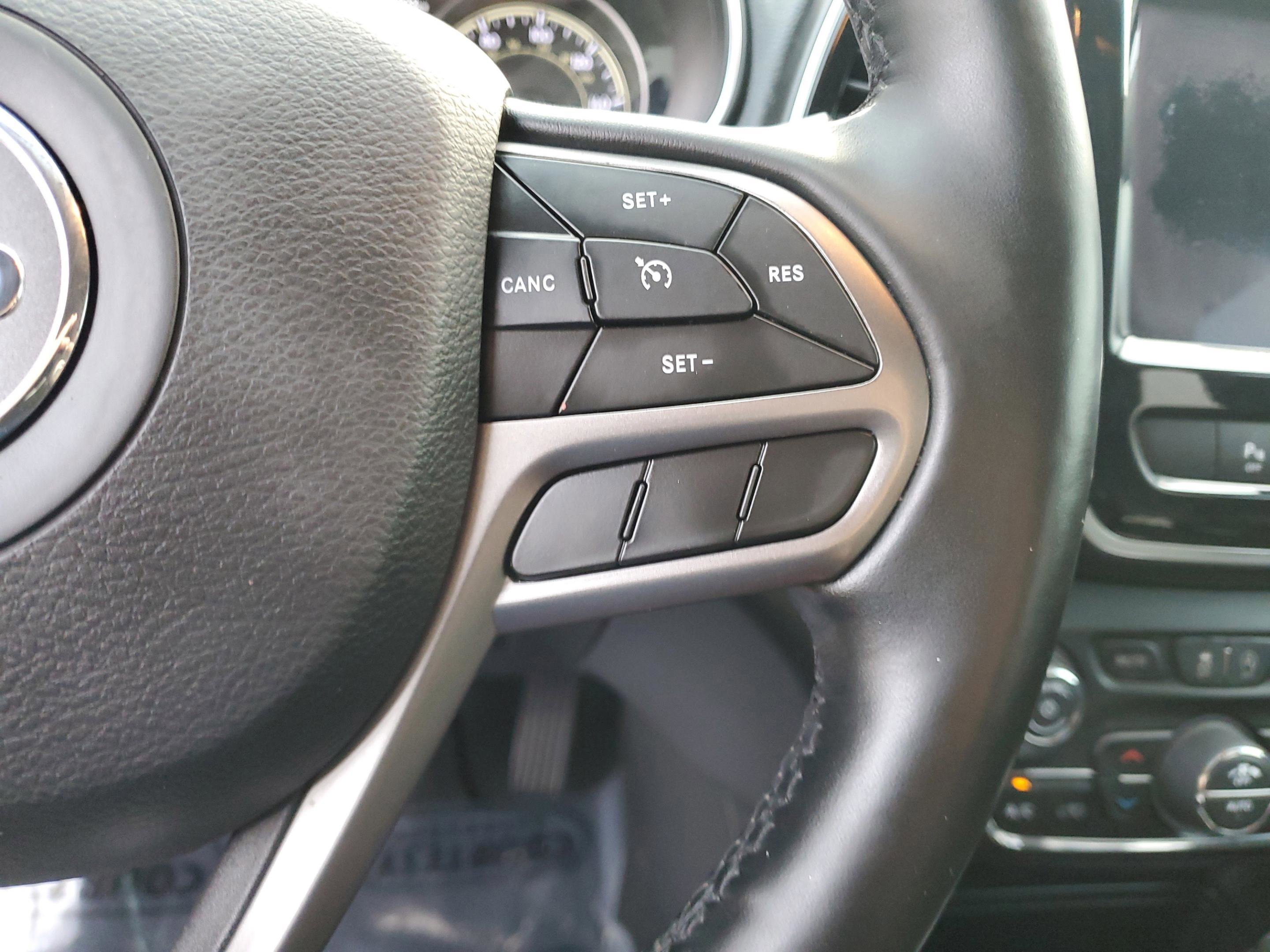 Used 2020 Jeep Cherokee Limited image 23