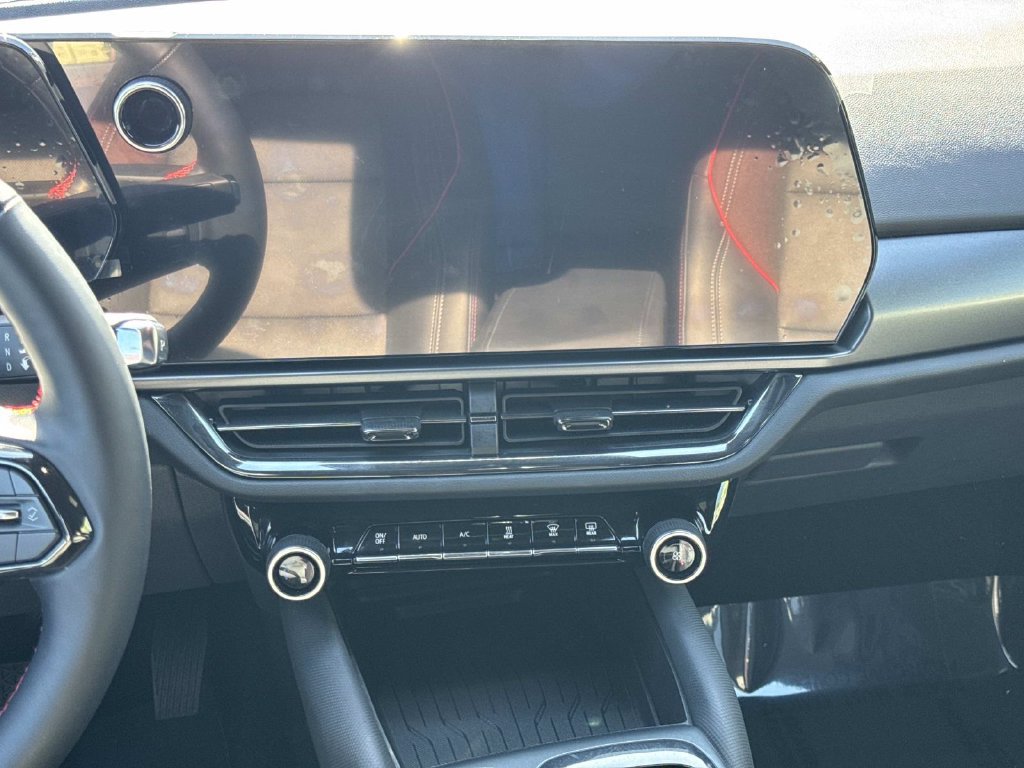 Used 2024 Chevrolet Equinox EV RS FWD image 14