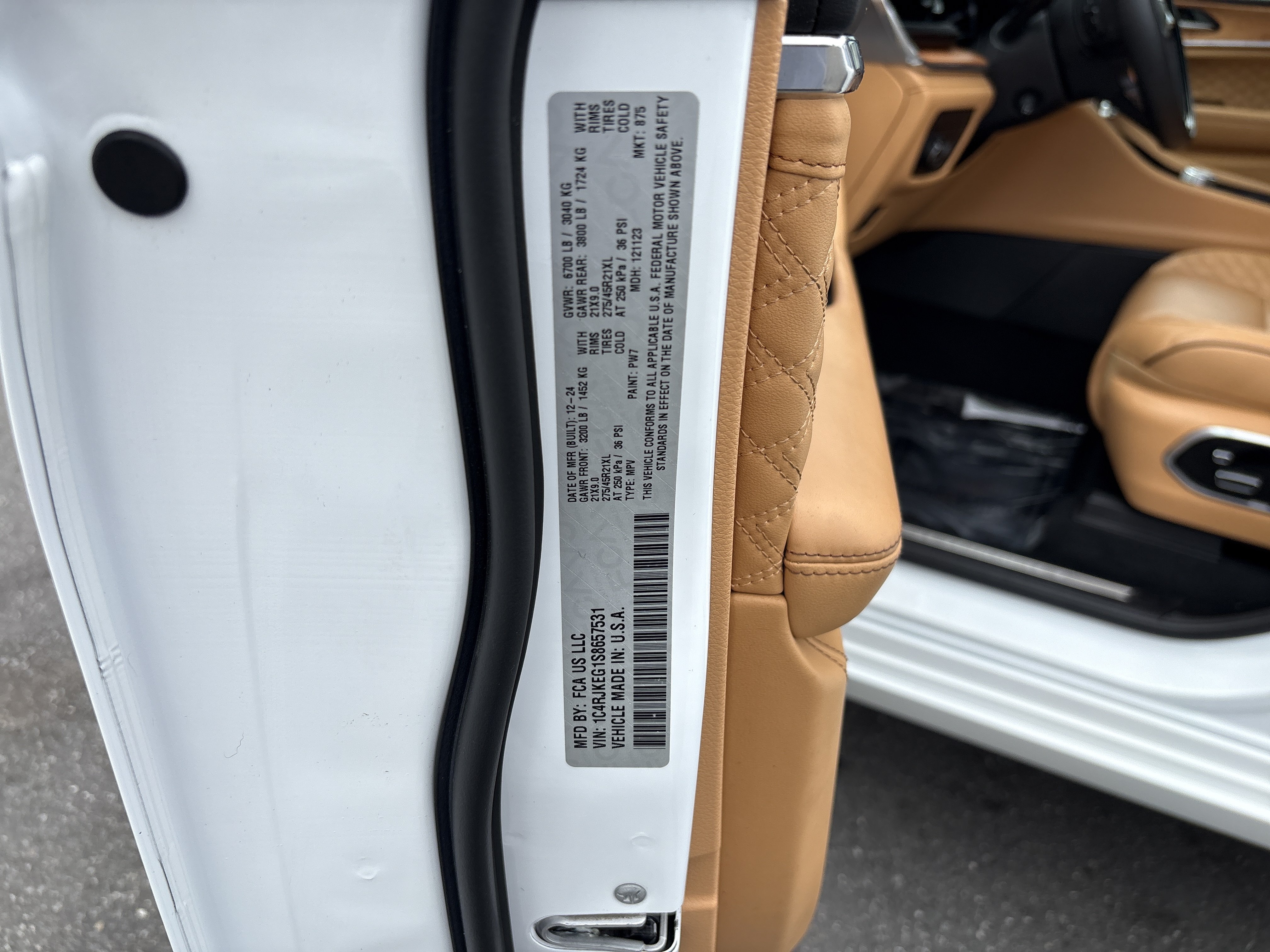 Used 2025 Jeep Grand Cherokee L Summit AWD/4WD image 38