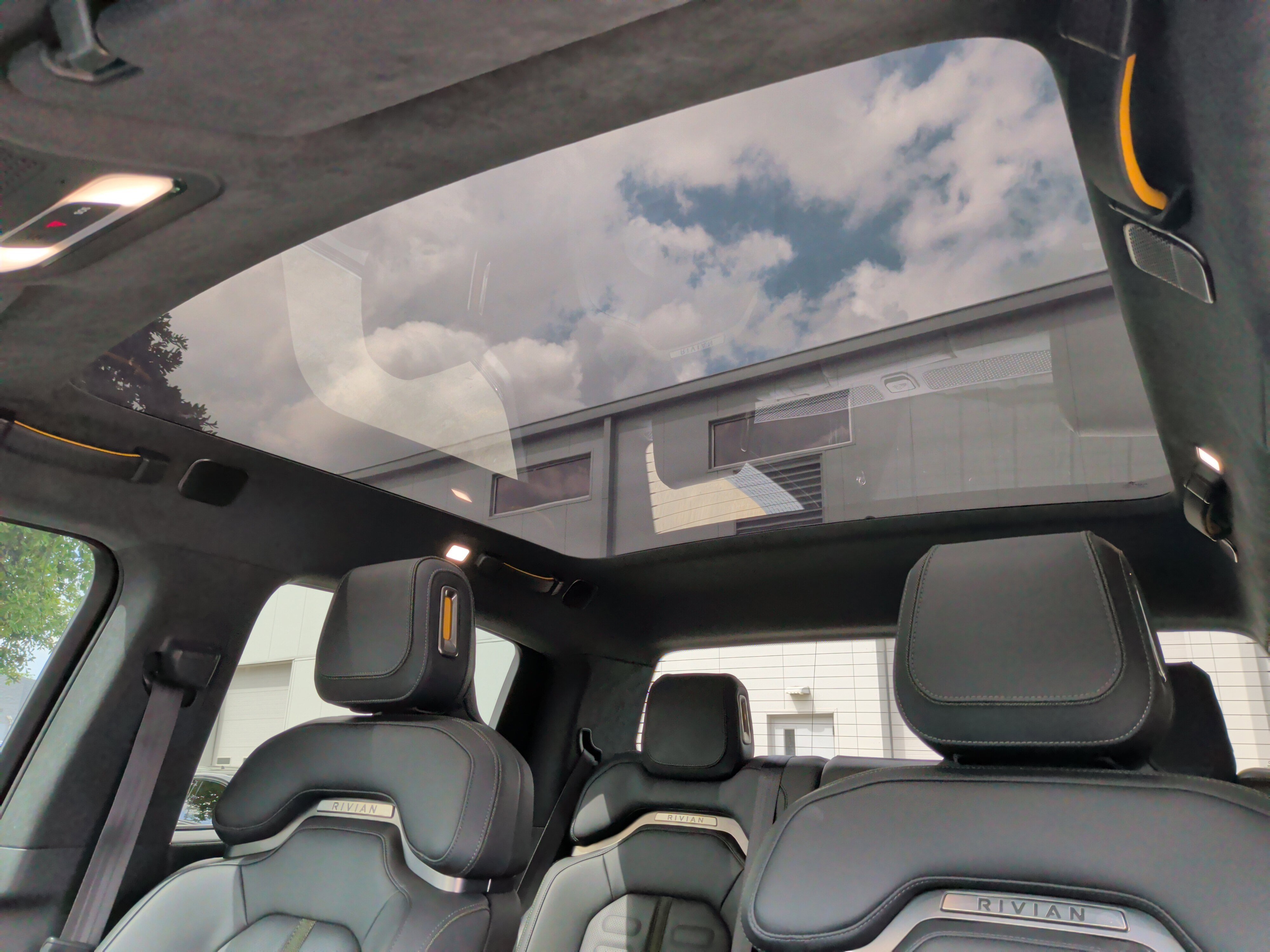 Used 2023 Rivian R1T Adventure image 28