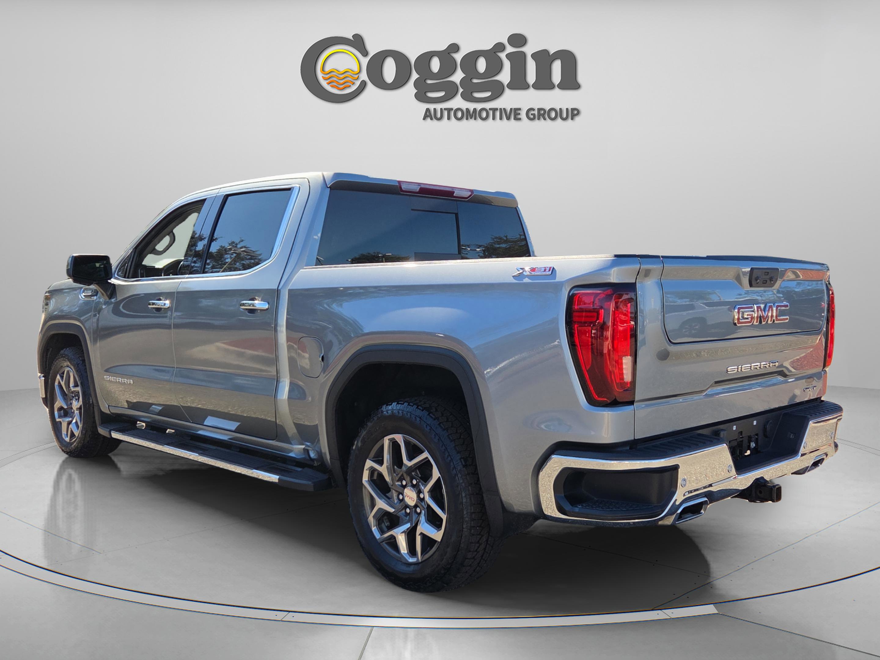 Used 2023 GMC Sierra 1500 SLT w/ SLT Premium Package image 4