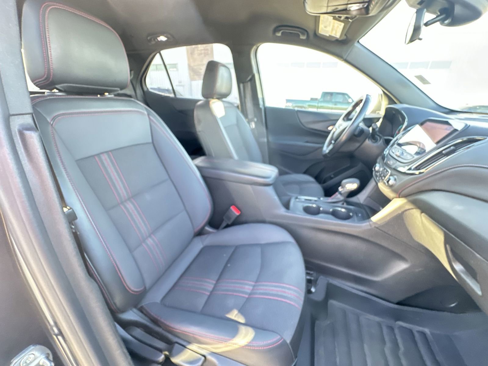 Used 2022 Chevrolet Equinox RS w/ Infotainment Package FWD image 28