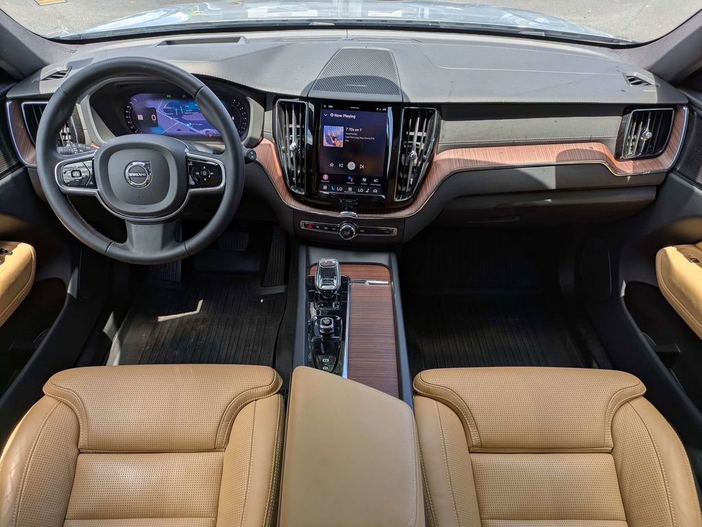 Used 2023 Volvo XC60 B5 Ultimate w/ Protection Package Premier AWD/4WD image 18