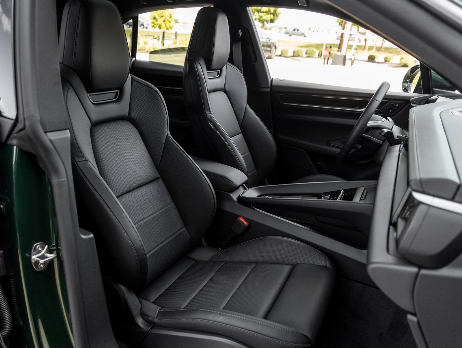 Certified 2025 Porsche Macan Electric RWD image 42