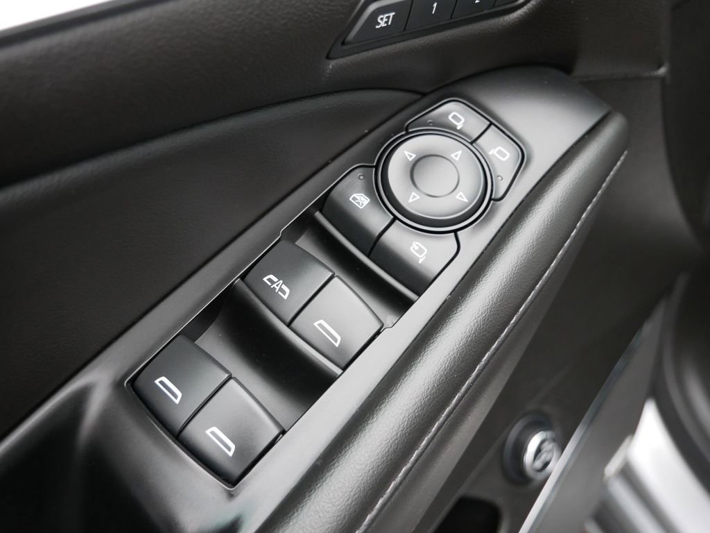 Used 2024 Buick Enclave Avenir w/ Avenir Technology Package image 16