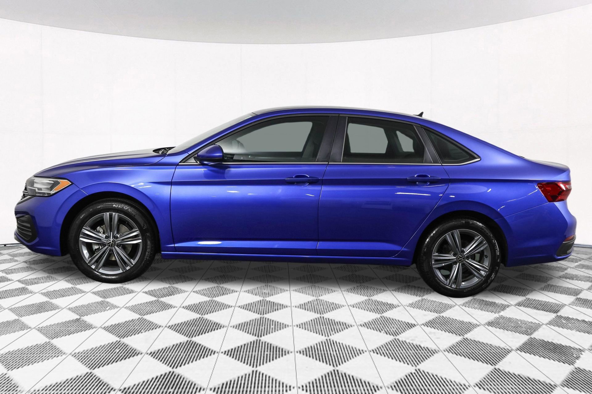 Used 2024 Volkswagen Jetta SE image 19