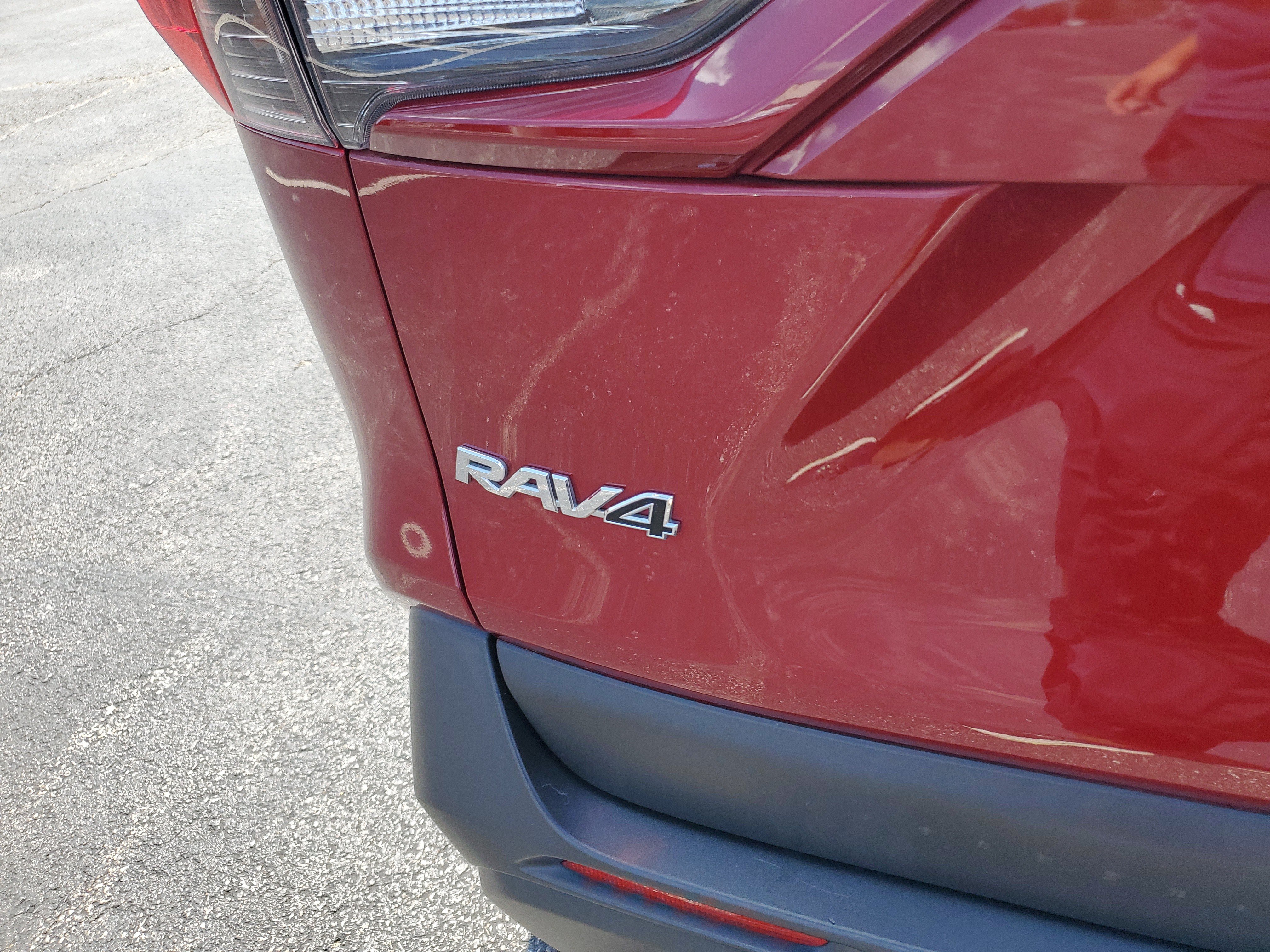 Used 2019 Toyota RAV4 XLE w/ Convenience Package AWD/4WD image 6