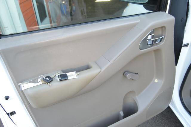 Used 2010 Nissan Frontier SE AWD/4WD image 45