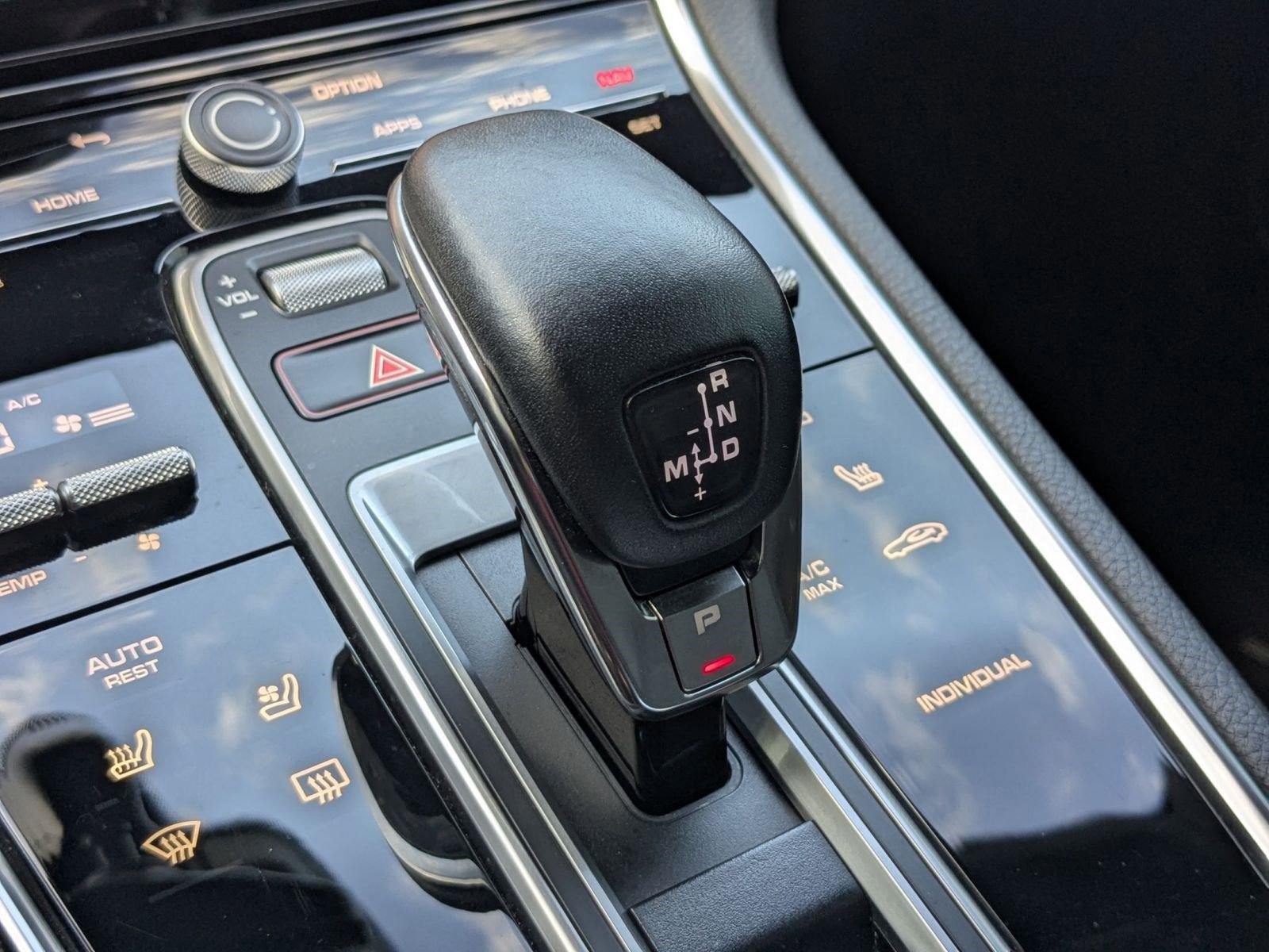 Certified 2022 Porsche Panamera Platinum Edition image 20