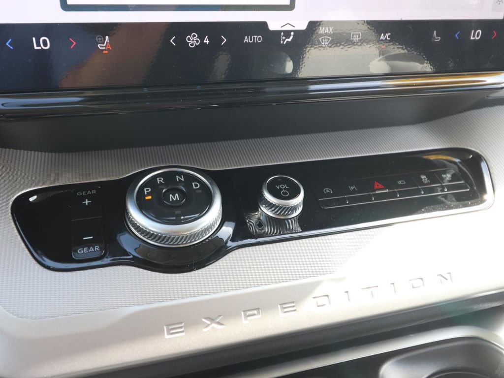 New 2026 Ford Expedition Active image 22