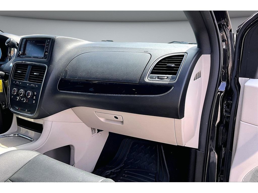 Used 2018 Dodge Grand Caravan SXT FWD image 20
