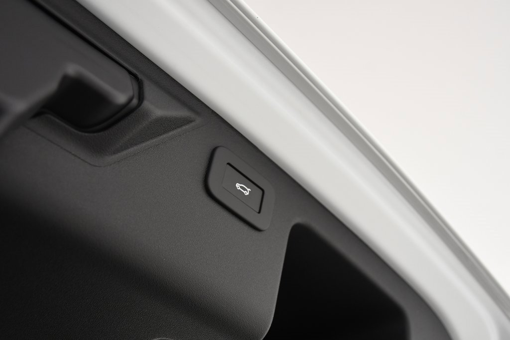 Used 2025 Land Rover Discovery Sport S image 24