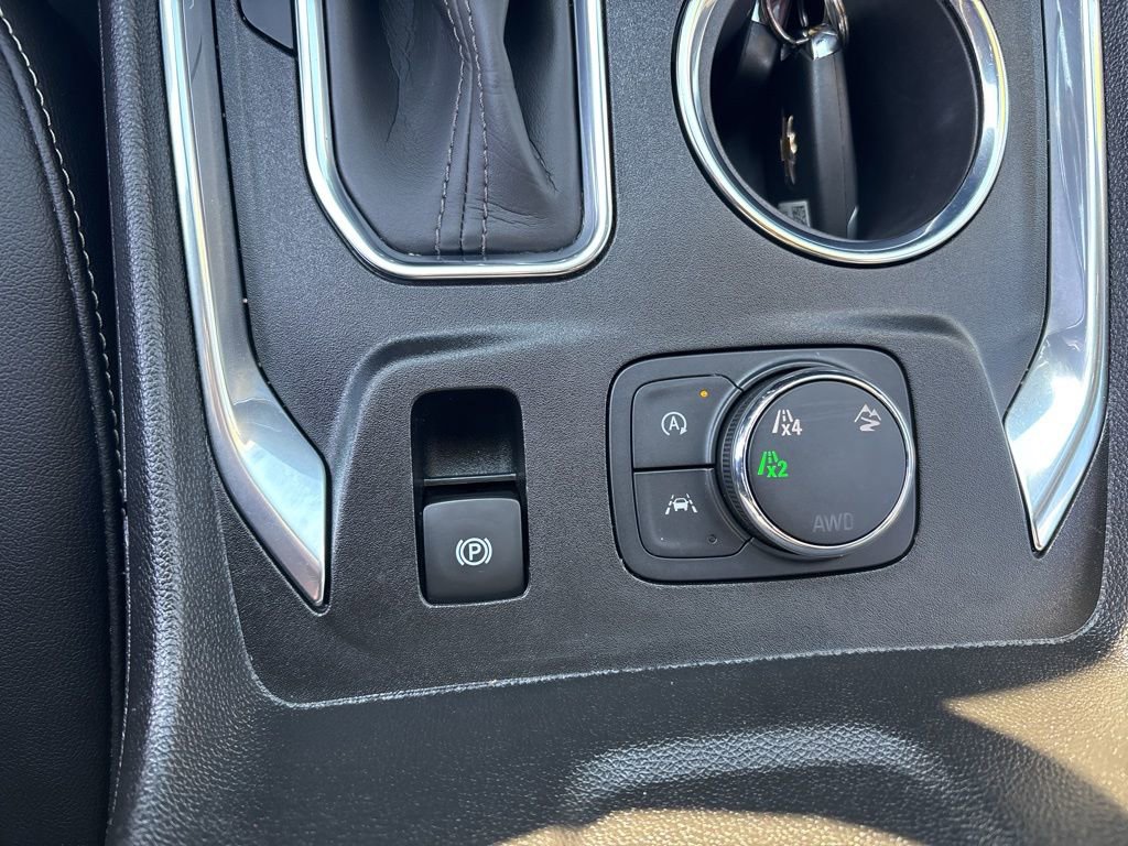 Used 2023 Chevrolet Traverse LT w/ Rear Camera Mirror Package image 13